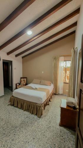 a bedroom with a large bed and a window at HOTEL DULCES SUEÑOS N°2 in Tuluá