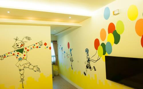 a room with a wall with a mural of a woman at Go Go Fun in Luodong