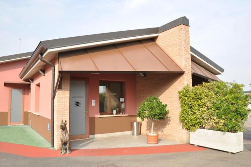 The building in which moteleket is located