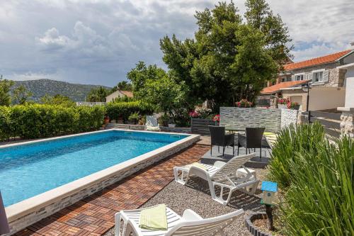 Villa with Pool in Grizane 45280