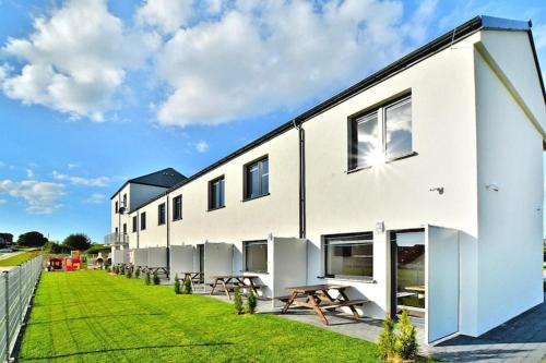 Two-story holiday homes with a summer pool