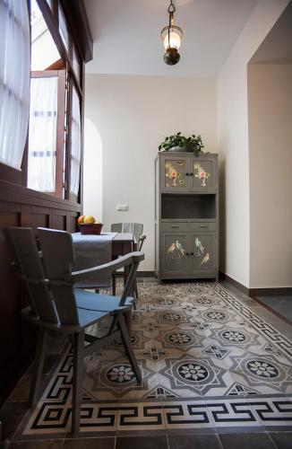 SevilleBnB Group- Angeles House, private terrace with Cathedral Views