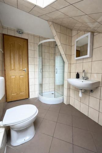a bathroom with a toilet and a sink at HannaBella Vendégház & Wellness in Miskolc