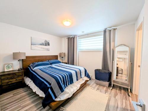 a bedroom with a bed and a large window at Cozy 1BR Apt perfect for Couple in Longueuil