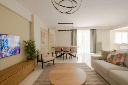 Spacious Elegant Luxurious Central