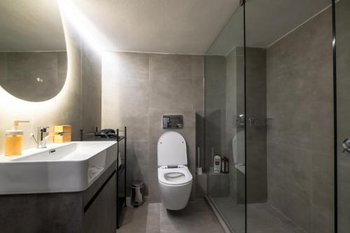 Spacious Elegant Luxurious Central