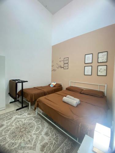 a bedroom with two beds and a piano at Impian May Homestay 1,Taman Koperat Putera in Kampung Raja