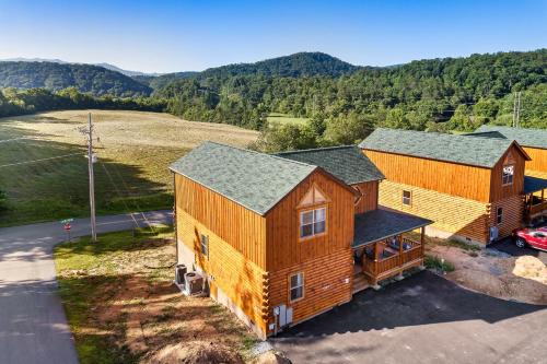 an overhead view of a house with a garage at The Heritage in Pigeon Forge