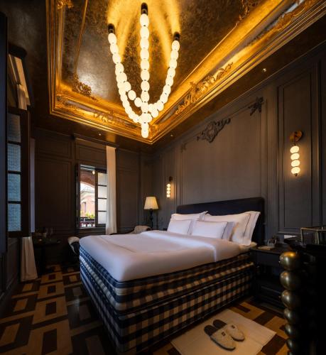 a bedroom with a large bed with a chandelier at Hui-TEXACO in Gulang Yu
