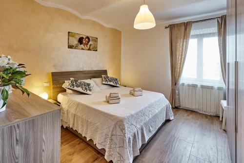 a bedroom with a bed and a large window at La Piccola Loggia in Torrita di Siena