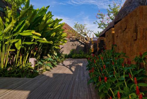 Un jardín fuera de Komea Villa