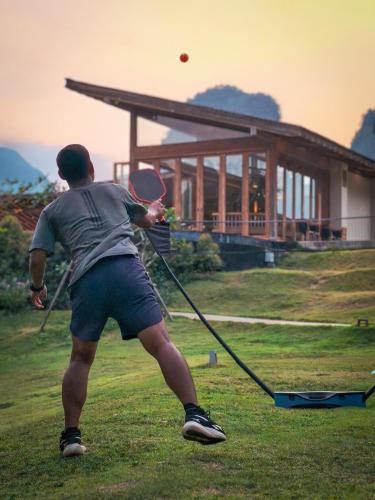 a man is holding a paddle and a ball at Anawa Krabi in Ban Khao Thong