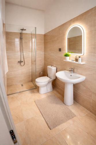 a bathroom with a toilet and a sink and a shower at Dublex Friendly apartaments perball Rafaelos in Shëngjin