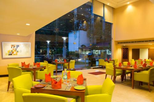 Zona de estar de Ellaa Hotel Gachibowli