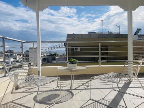 Sea side roof studio in Athens