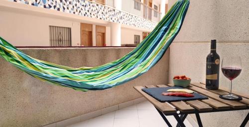 1Bed Flat with Pool, Balcony & Hammock - only 5 Mins to the Beach!