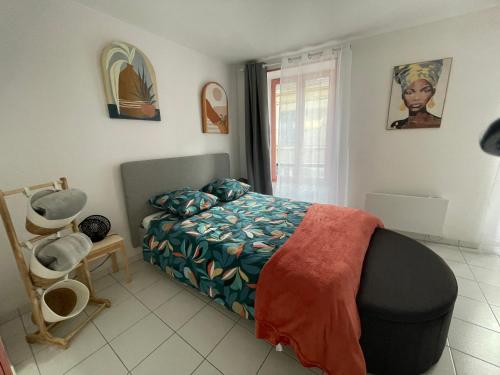a bedroom with a bed and a chair and a window at le Nid d Annie in Sancerre