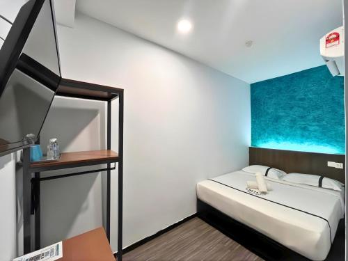 a small room with a bed and a desk at Smile Hotel Cheras Pudu KL in Kuala Lumpur
