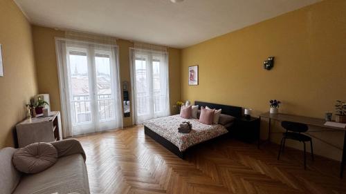Extralarge Queen Room in the Heart of Bratislava with balcony