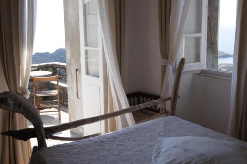a bedroom with a bed and an open window at Chambre des amoureux, la Casamatta in Centuri