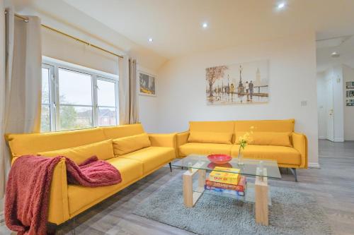 2BR Detached Home with Free Parking, Fast WiFi & Dart Board photo 30