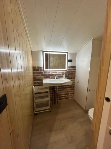 a bathroom with a sink and a toilet at Alma Marina Apartamentos in Somo