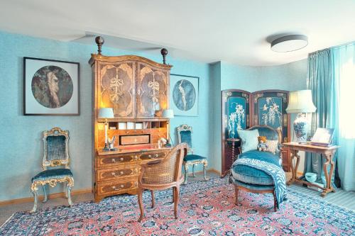 Historic Cinema - Suite with Private Art Collection - Basel