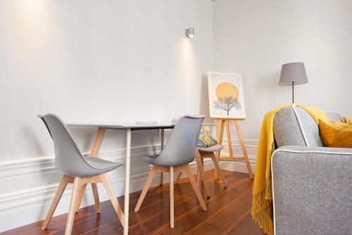 Alegria Prestige Suite by LuxiStay