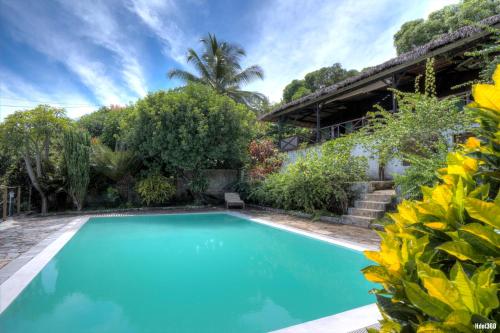 a swimming pool in the yard of a house at Villa Razambe in Mandriankeniheny