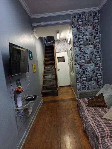 a room with a staircase and a room with a bed at Varandas Av Paulista in São Paulo