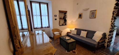 a living room with a couch and a table at Casa del contadino in Rapallo