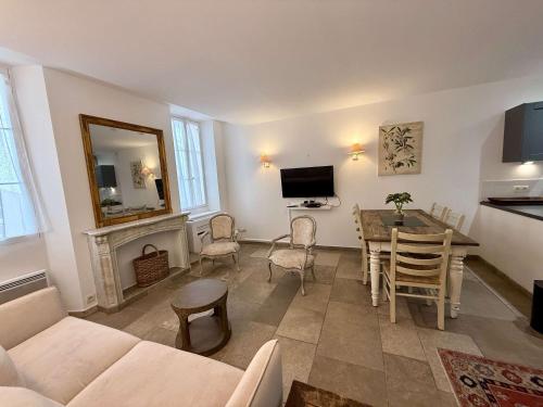 B003 Superbe 2 chambres centre Cannes