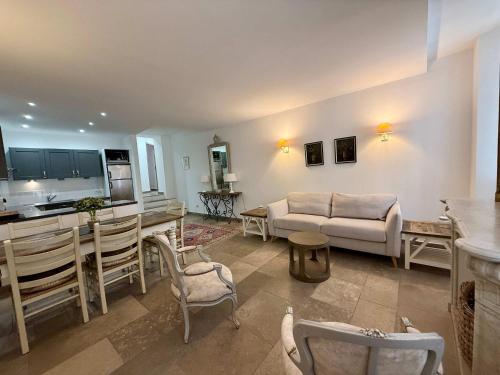B003 Superbe 2 chambres centre Cannes