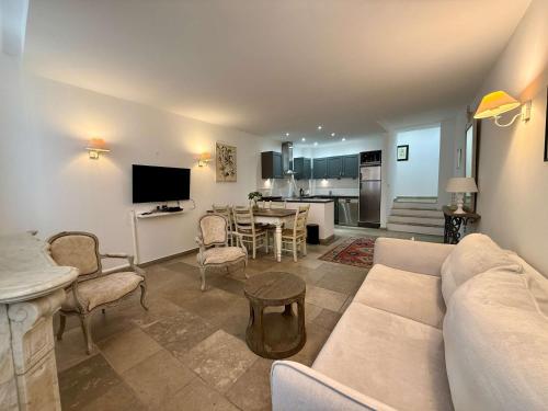 B003 Superbe 2 chambres centre Cannes