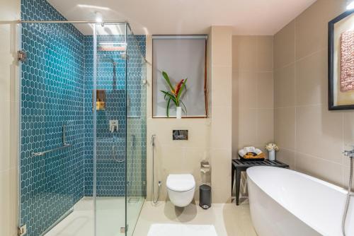 a bathroom with a tub and a toilet and a shower at Casa Tartaruga in Unawatuna