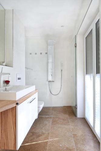 a bathroom with a toilet and a sink and a shower at Lakeview Studio in St. Wolfgang
