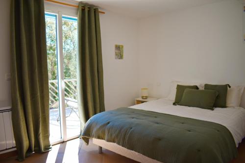 Casa Pozzu, 3 bedrooms, private beach, Bonifacio