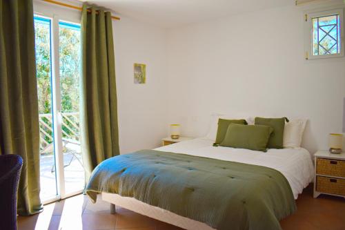 Casa Pozzu, 3 bedrooms, private beach, Bonifacio