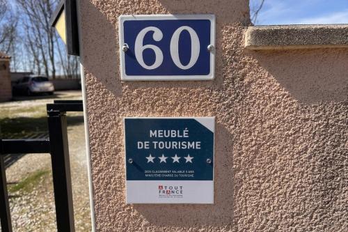 a sign on the side of a building that says needle be journey at Le cocon près d'Albi in Saint-Grégoire