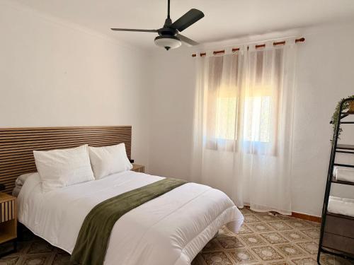 a bedroom with a bed and a ceiling fan at Villa 365 in La Rábita
