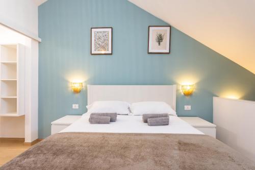 a bedroom with a large bed with blue walls at Ocean Mark Holiday Parque Santiago 2 in Playa de las Americas