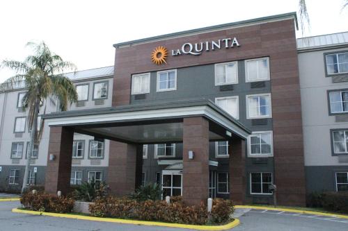 a hotel with a sign on the front of a building at La Quinta by Wyndham Lakeland East in Lakeland