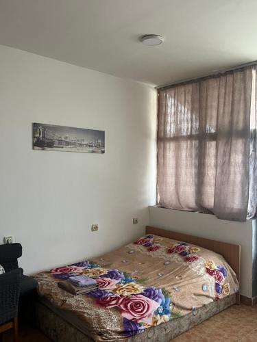 a bed in a room with a window at Apartman Stil in Kruševac