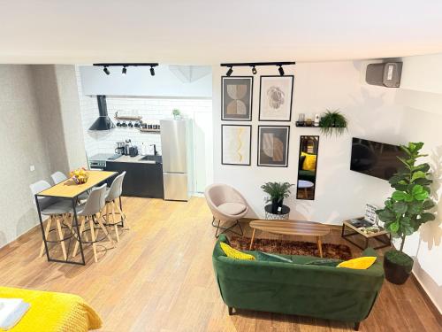 Industrial Studio Athens Hilton - Walk Most Places