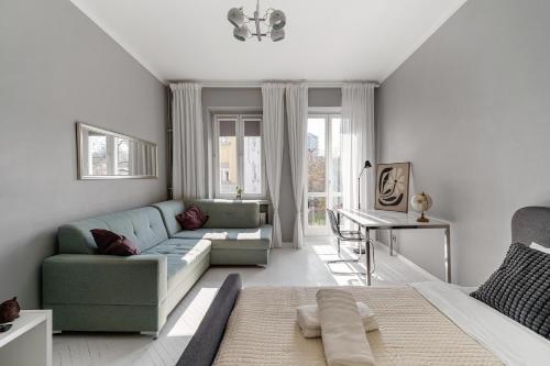 Large Powiśle Apartment by P&M