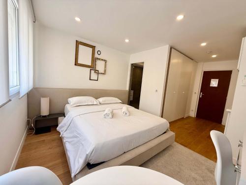 B044 Studio moderne Croisette 100m