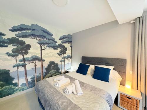 a bedroom with a large bed with towels on it at L'Ariane, Vue sur le château in Foix