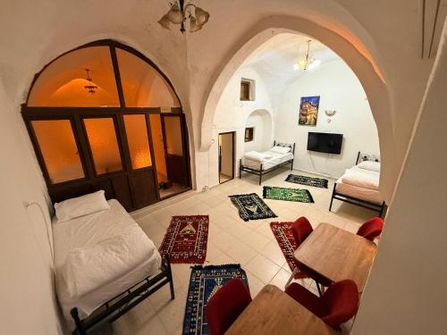 a living room with a couch and a table at Ro House in Mardin