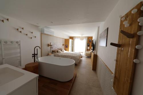 Villa Spa & Piscine chauffée à 5' Plage & Village naturiste