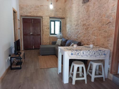 a living room with a white table and chairs at Casa Hozani in Albarrol